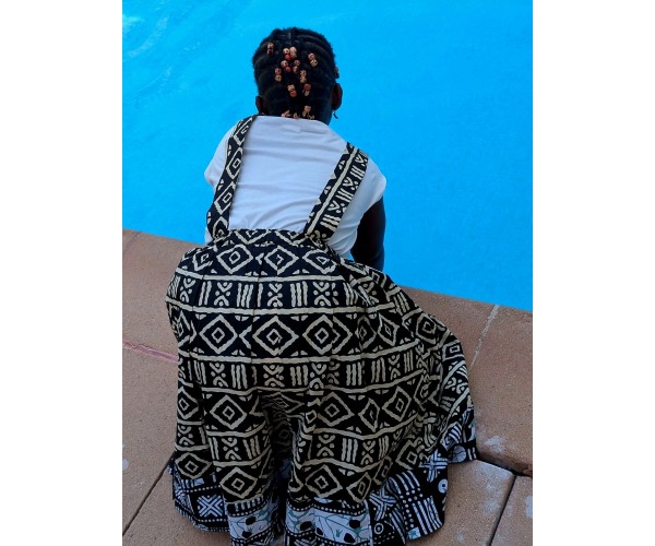 Robe salopette fillette en Bogolan Étnique & Colorée – Tissu Africain Authentique | Olayek