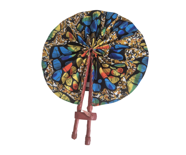 Éventail en wax et cuir fait main – Accessoire artisanal chic et unique